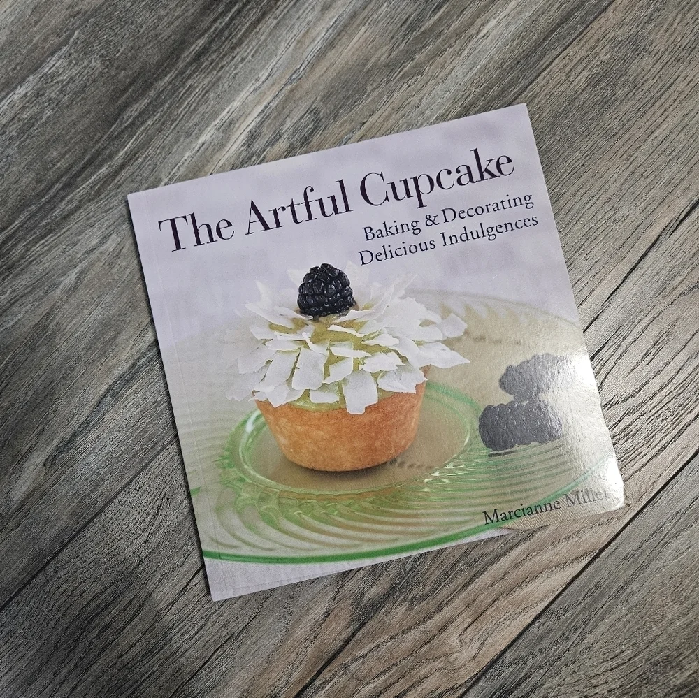 2 Cupcake Decorating Cookbooks